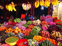 カラフルな野菜市場