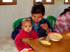 栄養満点の給食は入院中の子どもと家族の支えです