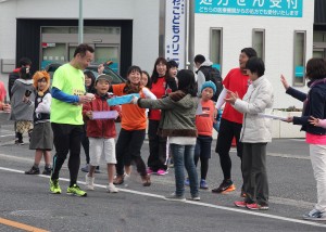 元気に「パイナッポー」